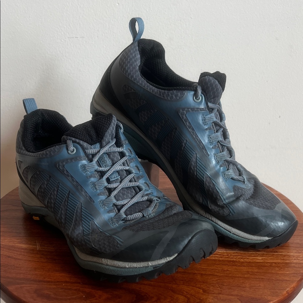 Merrell Women's Black and Gray Athletic Shoes vibram soles